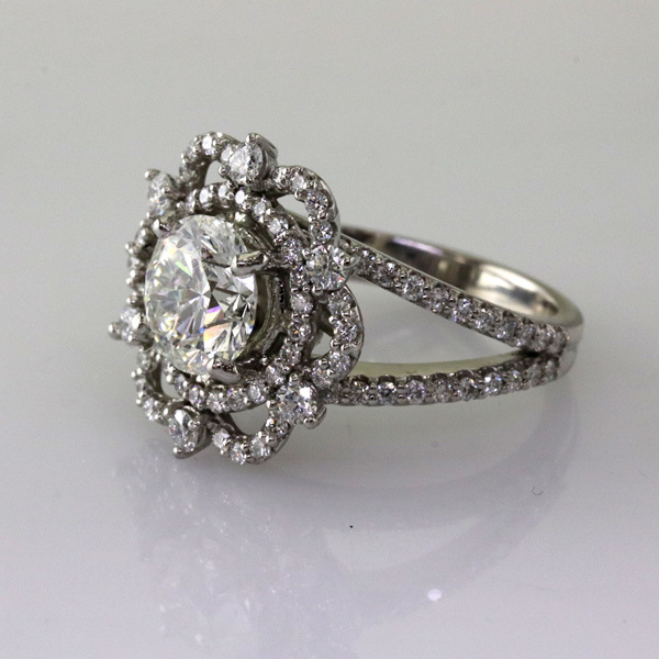 Crown ring with 2 carat diamond %280%29