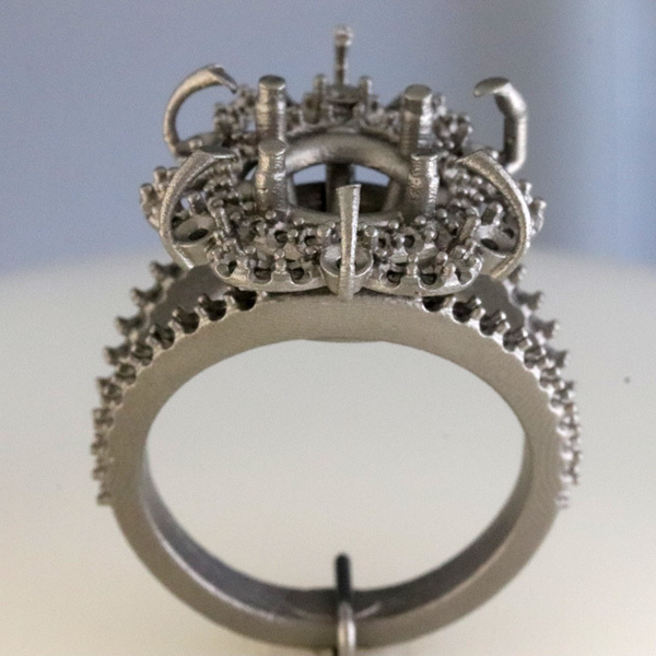 Crown ring with 2 carat diamond %282%29