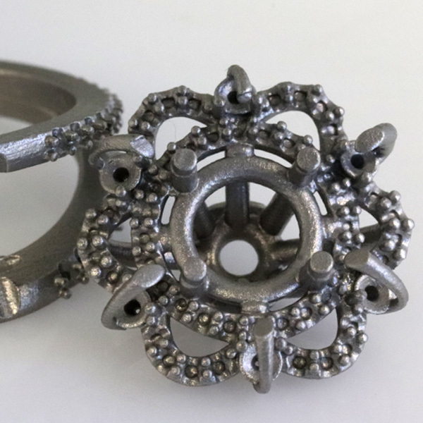 Crown ring with 2 carat diamond %283%29