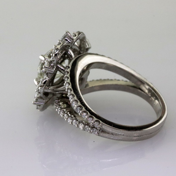 Crown ring with 2 carat diamond %285%29