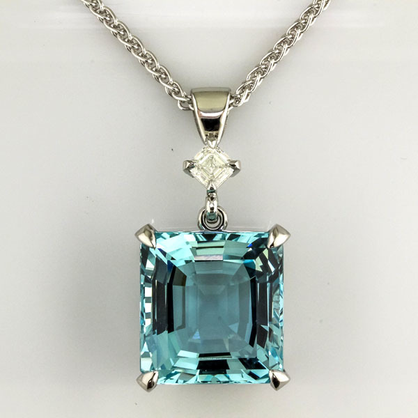 Aquamarine platinum pendant 1