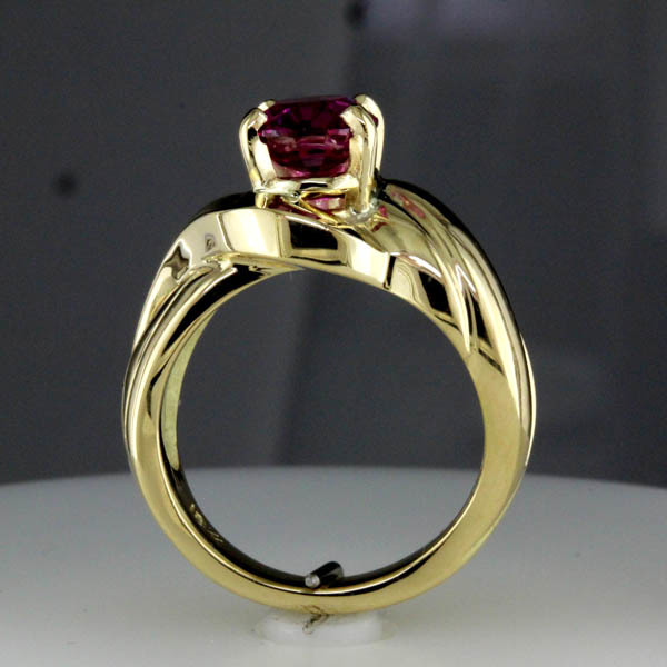 Pink sapphire ring %286%29